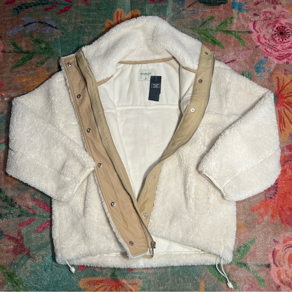NEW ABERCROMBIE SHERPA JACKET CREAM- SIZE MEDIUM